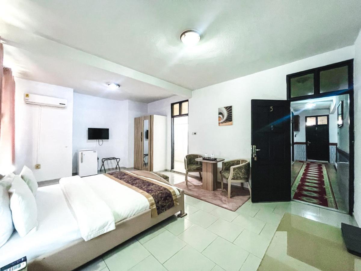 Hill View Hotel Mccarthy Hills Botianaw Esterno foto