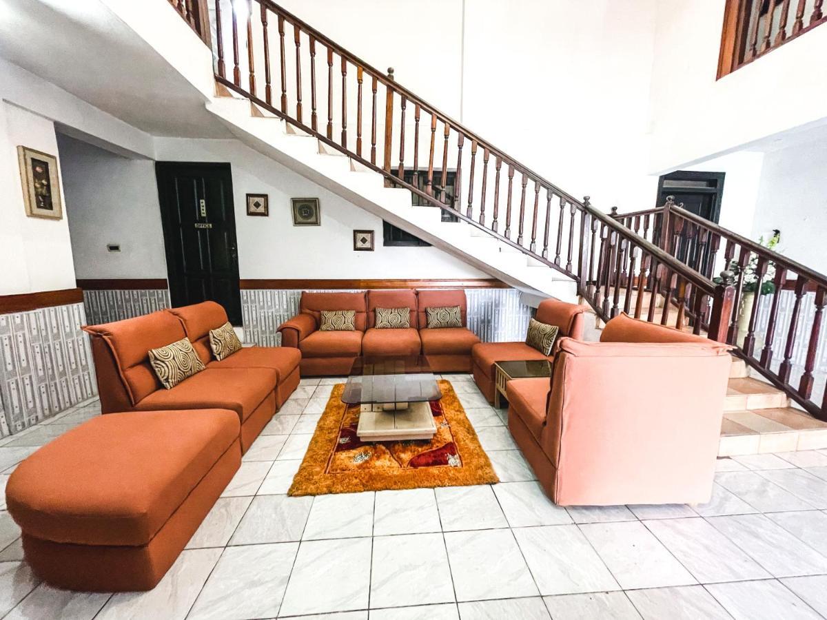 Hill View Hotel Mccarthy Hills Botianaw Esterno foto