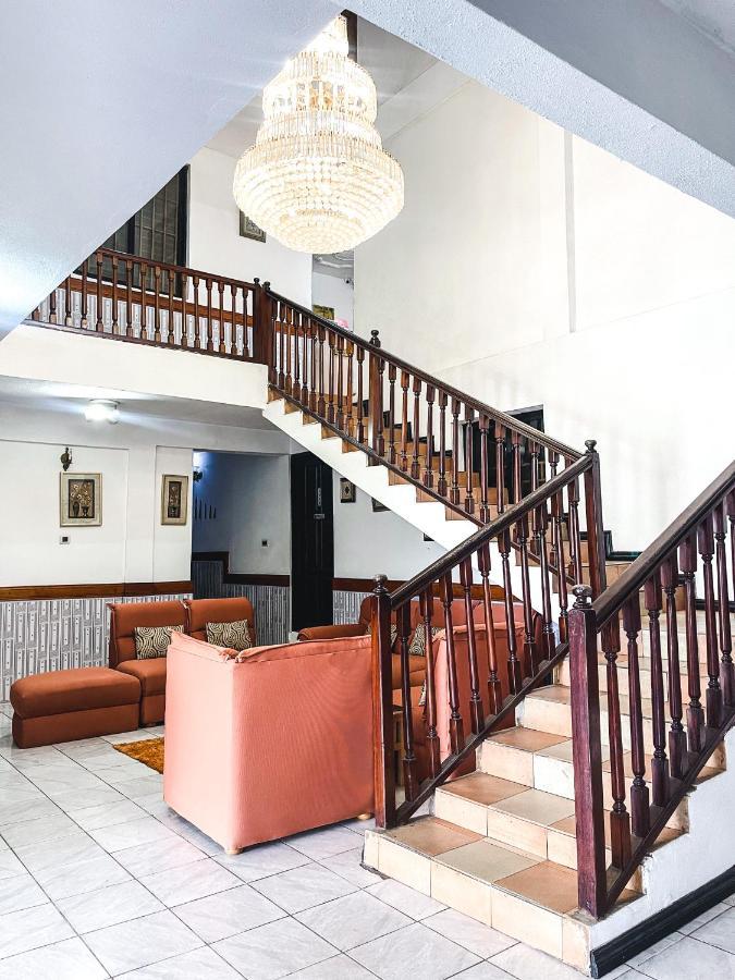 Hill View Hotel Mccarthy Hills Botianaw Esterno foto