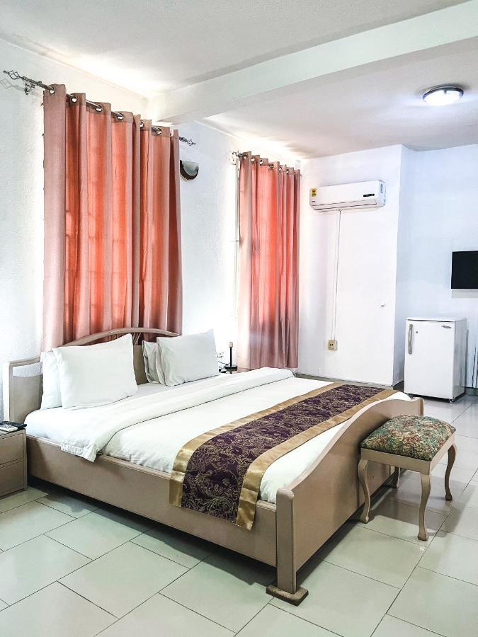 Hill View Hotel Mccarthy Hills Botianaw Esterno foto