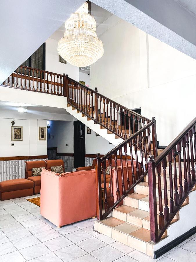 Hill View Hotel Mccarthy Hills Botianaw Esterno foto