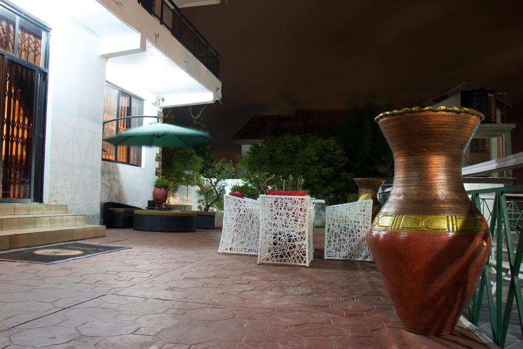 Hill View Hotel Mccarthy Hills Botianaw Esterno foto