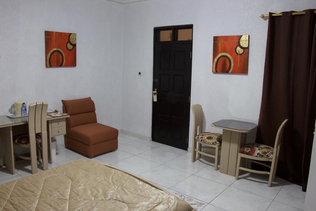Hill View Hotel Mccarthy Hills Botianaw Esterno foto