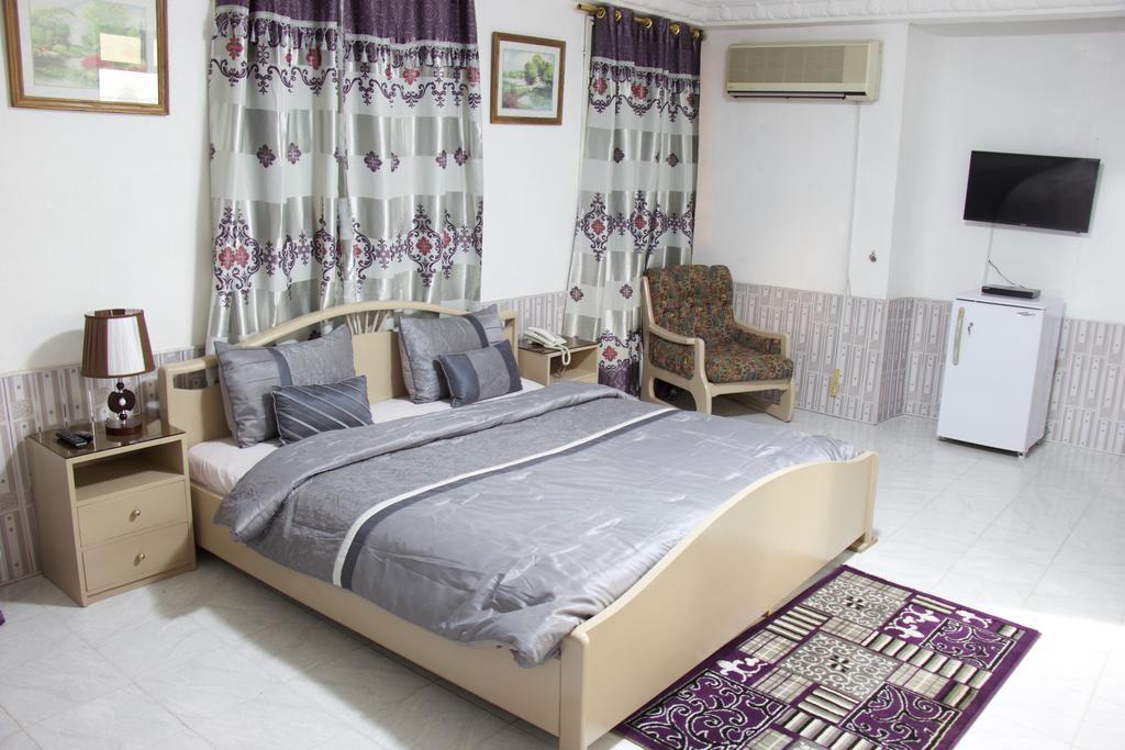 Hill View Hotel Mccarthy Hills Botianaw Esterno foto
