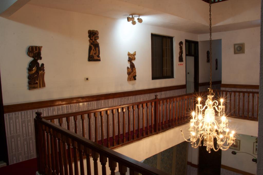 Hill View Hotel Mccarthy Hills Botianaw Esterno foto