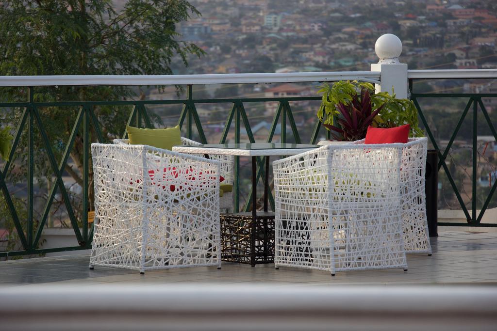 Hill View Hotel Mccarthy Hills Botianaw Esterno foto