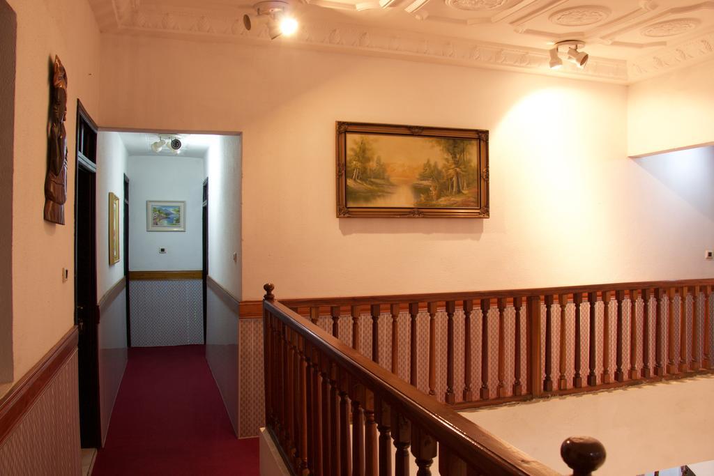 Hill View Hotel Mccarthy Hills Botianaw Esterno foto