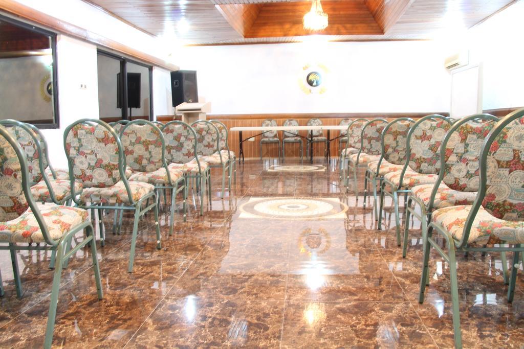 Hill View Hotel Mccarthy Hills Botianaw Esterno foto