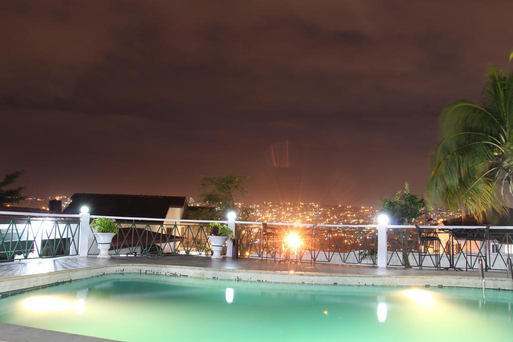 Hill View Hotel Mccarthy Hills Botianaw Esterno foto