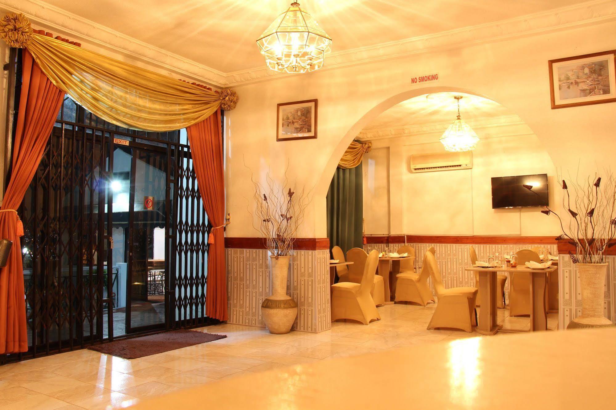 Hill View Hotel Mccarthy Hills Botianaw Esterno foto