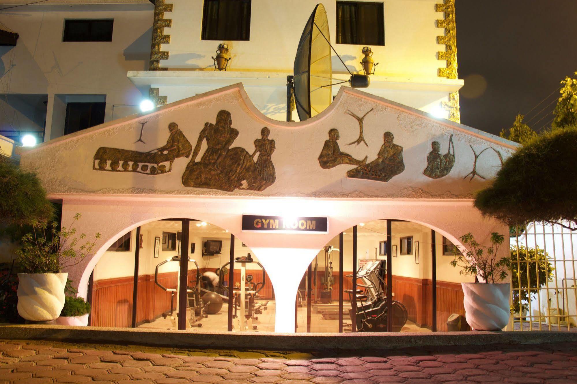 Hill View Hotel Mccarthy Hills Botianaw Esterno foto